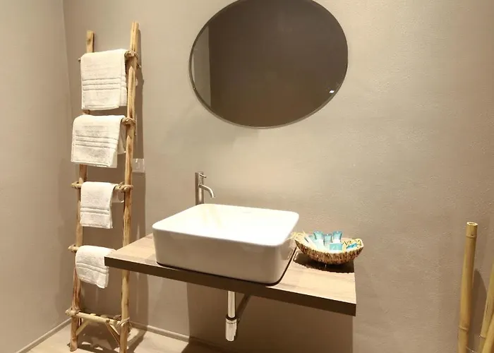 Acquachiara Center With Parking Inside Foresteria Iseo